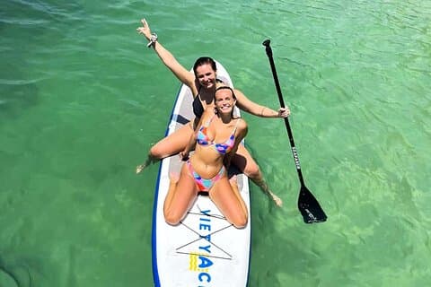 豪華なプライベートヨットハロン湾の驚くべき美しさを探索