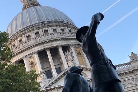 Private London Blitz Walking Tour und Eintritt zur HMS Belfast