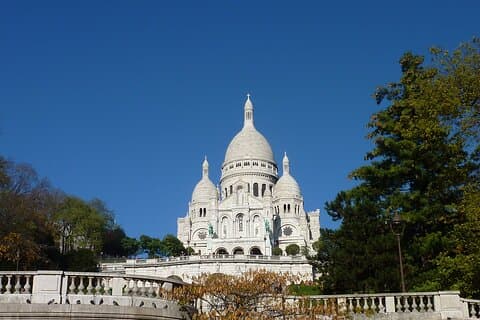 Tour condiviso della città di Parigi e del Louvre per piccoli gruppi