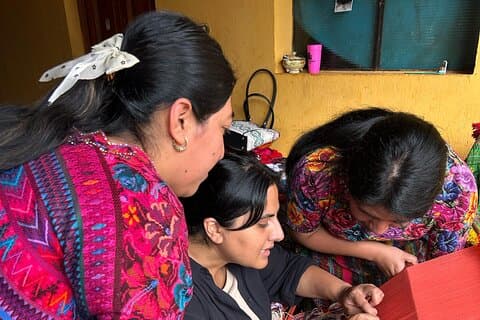 San Antonio Aguascalientes Weaving Tour from Antigua