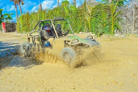 Diversão ilimitada em buggy, quadriciclo e passeios a cavalo em Punta Cana