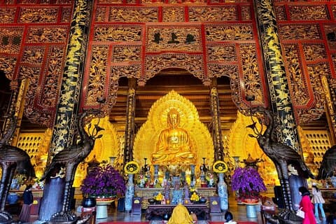From Hanoi: Deluxe Tour to Bai Dinh Pagoda, Trang An & Mua Caves