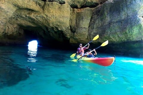 Benagil Kayak Tour a bordo de un fantástico catamarán