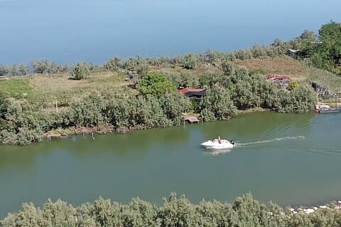 Tour of the hidden lagoon of Burano on a local Boat