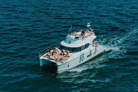 Visite privée de 3 heures avec plongées en catamaran à Lisbonne