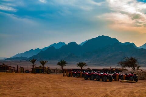 Quad bike and jeep safari through the desert