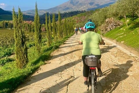 Castellammare del Golfo Ebike Tour till Grotta Mangiapane