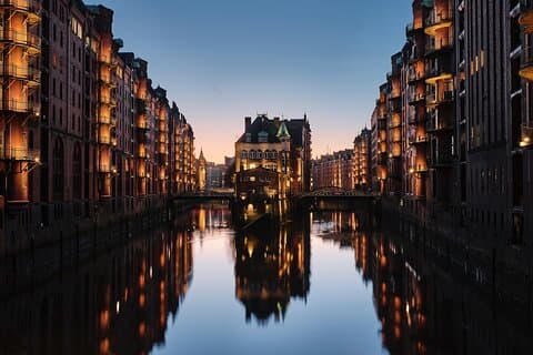 El almacén Speicherstadt de Hamburgo, puerto franco, café y comercio libre de impuestos