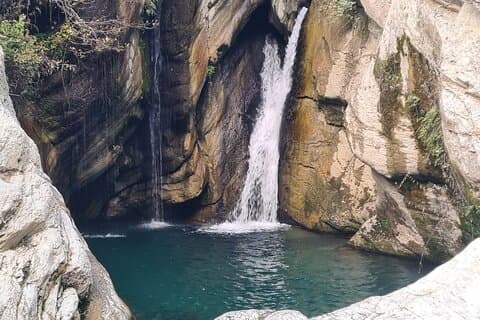 Visite privée du canyon d'Osum et de la cascade de Bogovë