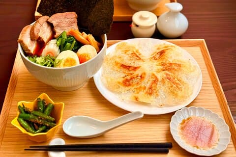 Tokyo : Ramen, Gyoza e Contorno Vegetale vicino a Yanaka