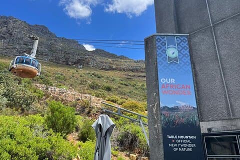 Experiencia en teleférico de medio día en la montaña