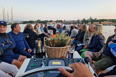 Stockholm : 2h Old Town Tour + 1h Silent Electric Boat Cruise