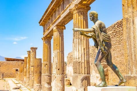 Private transfer from Amalfi to Sorrento with 2h Stop in Pompeii