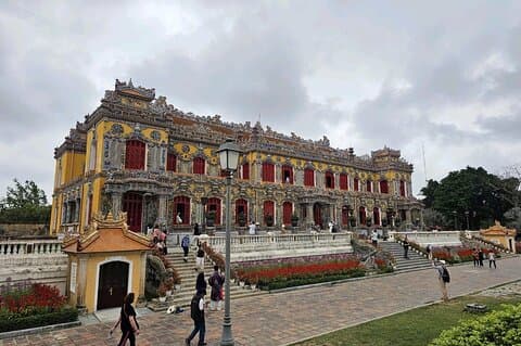 Private Hue City Tour with Hai Van Pass From Hoi An or Da Nang