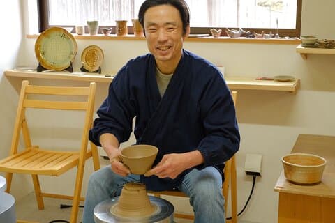 Hånd på keramikkverksted i Arima Onsen