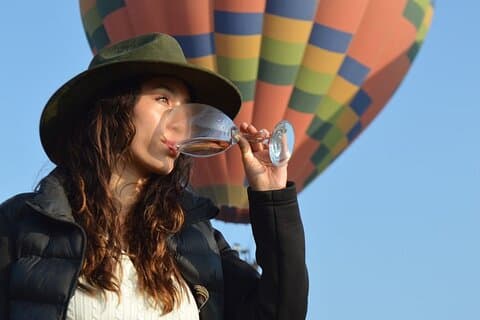 Volo privato in mongolfiera a Teotihuacan con colazione in una caverna