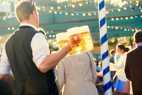 NYC : Oktoberfest Cruise met Cash Bar en Empire State Building