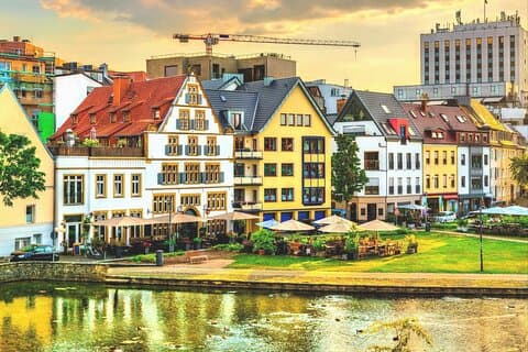 Explore Paderborn em 60 minutos com um local