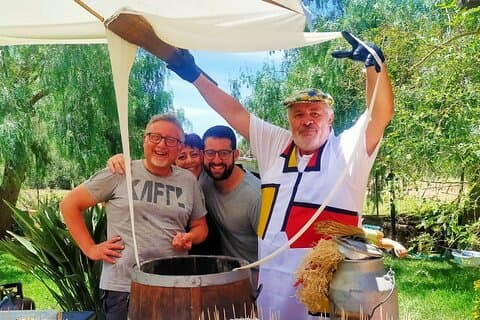 Sizilianische Verkostung und Show-Cooking Mozzarella auf der Terrasse