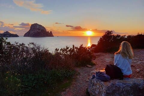 Tour de medio día por Ibiza: Puntos icónicos de fotos con transporte