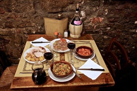 Tour gastronomico serale privato di Firenze: olio, vino, piatti della vecchia scuola
