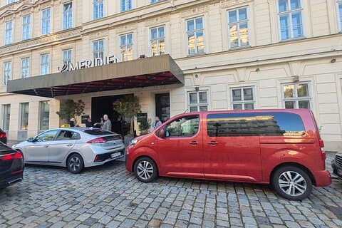 Transfer privato di sola andata a Praga con autista privato
