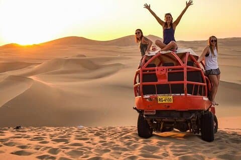 Buggy Adventure i Huacachina Sandboarding og ørken solnedgang