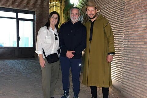 Recorrido a pie nocturno por Marrakech: Luces, colores y secretos locales