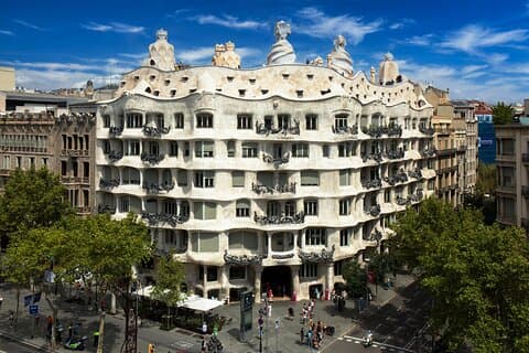 La Pedrera Premium: Exclusivo tour con cava y vistas impresionantes
