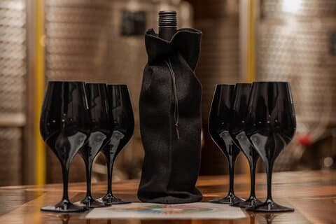 Mellan raderna Svart glas vinprovning i Niagara-on-the-Lake