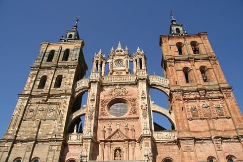Catedral de Astorga Heritage, ruinas romanas y arquitectura Gaudí