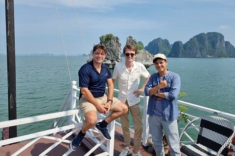 Visite de la baie d'Ha Long: Croisière de 4 heures, kayak, exploration de grottes et déjeuner