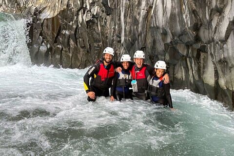 Taormina: Body rafting langs Alcantara-elven
