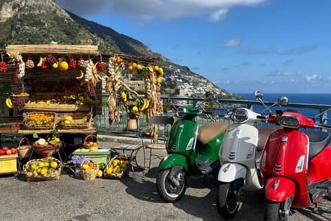 Excursión de día completo a la costa de Amalfi en Vespa
