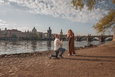 Prag Överraskningsförslag och porträtt Fotografering