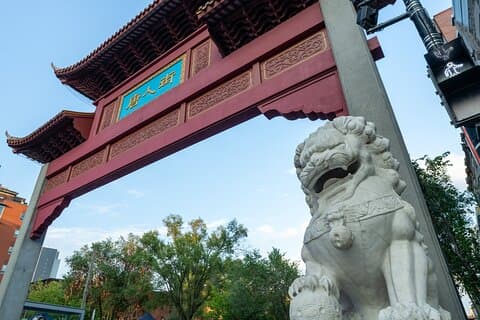 Tour privato del quartiere a luci rosse di Montreal e Chinatown