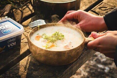 Laboratorio di zuppa finlandese tradizionale privato presso la foresta