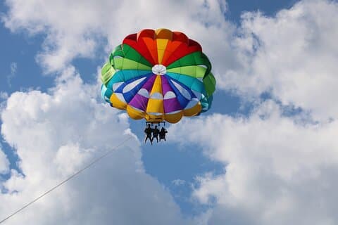 Utroligt Parasailing med fantastiske seværdigheder