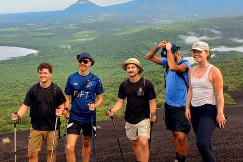 Hike on the momotombo volcano from the city of Leon