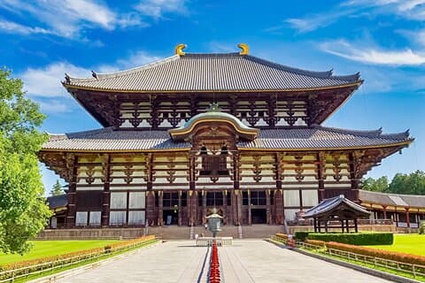 Nara med en licenseret guide