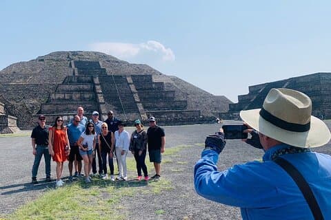 Tour privado a Teotihuacan + Pick up CDMX + Desayuno en cueva.