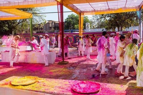 Holi Festival Feier im Diggi Palace Jaipur