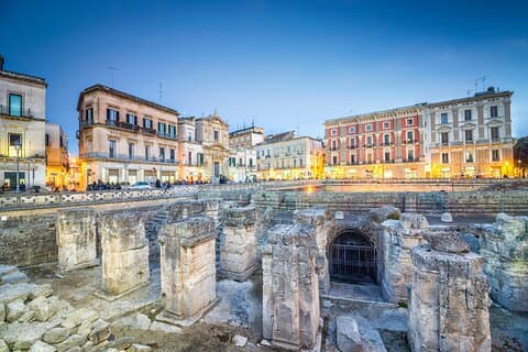 Privater Direkttransfer von Amalfi nach Lecce mit einem lokalen Fahrer