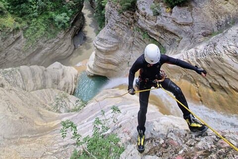 Osumi Canyon äventyr: Canyoning vid Bigazi Waterfall