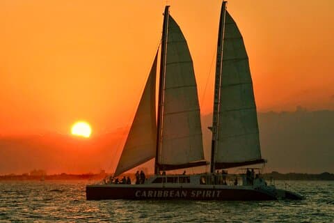 Sunset Sail in Miami: Gratis Champagner Toast