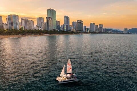 Nha Trang Sunset VIP Yacht Tour Snorkling och kajakpaddling äventyr