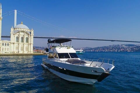 Istanbul Private Luxury Yacht Experience sur le Bosphore