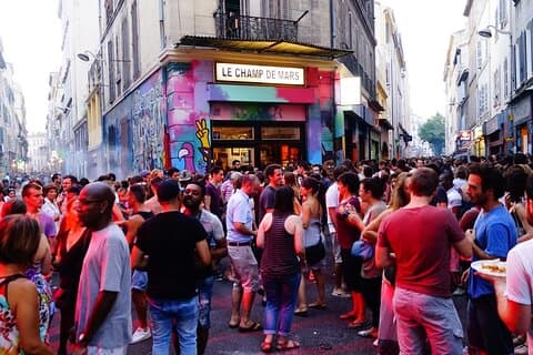 Cours Julien, das coolste Viertel der Welt und der exotische Markt von Noailles