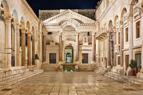 Small-Group Walking Tour: Diocletian's Palace and Old Town