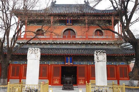 Rundtur i buddhistiskt tempel från 1400-talet och Hutongvandring